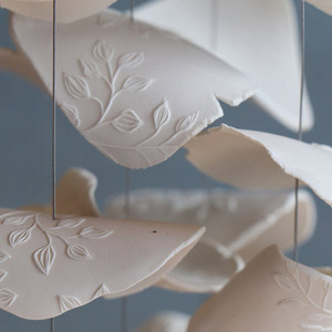 Mobile porcelaine 9 fils - "Feuillages"